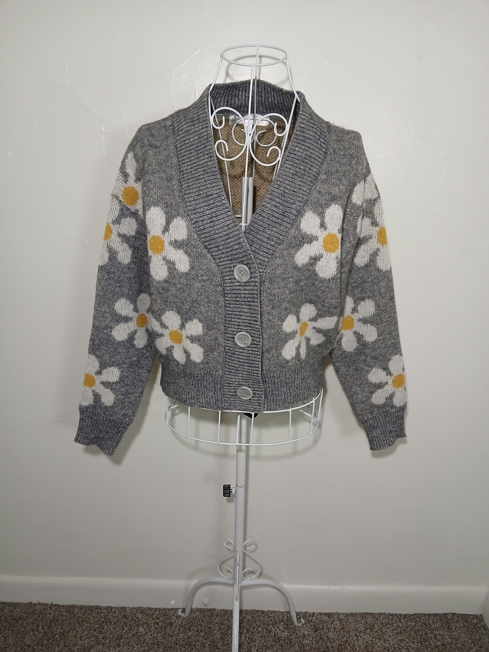 Cottagecore Women's S/P Gray Daisy Knit Cropped Cardigan Sweater